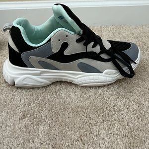 SHEIN Brand Sneakers
